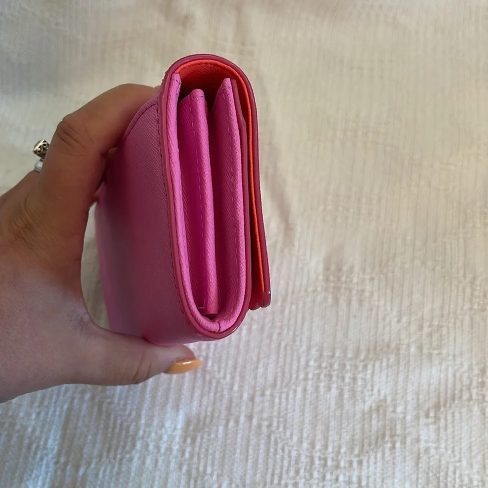 KATE SPADE - scalloped wallet - NWOT